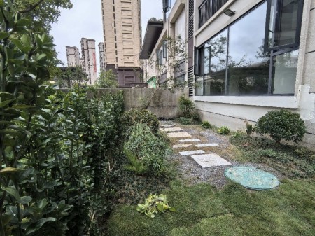 一楼带院子利川洋丰御景天城 精装3房